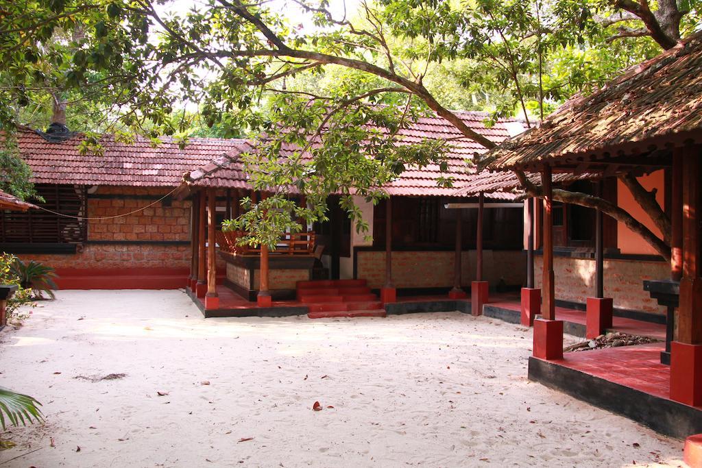 Arakkal Heritage Mararikulam Bagian luar foto