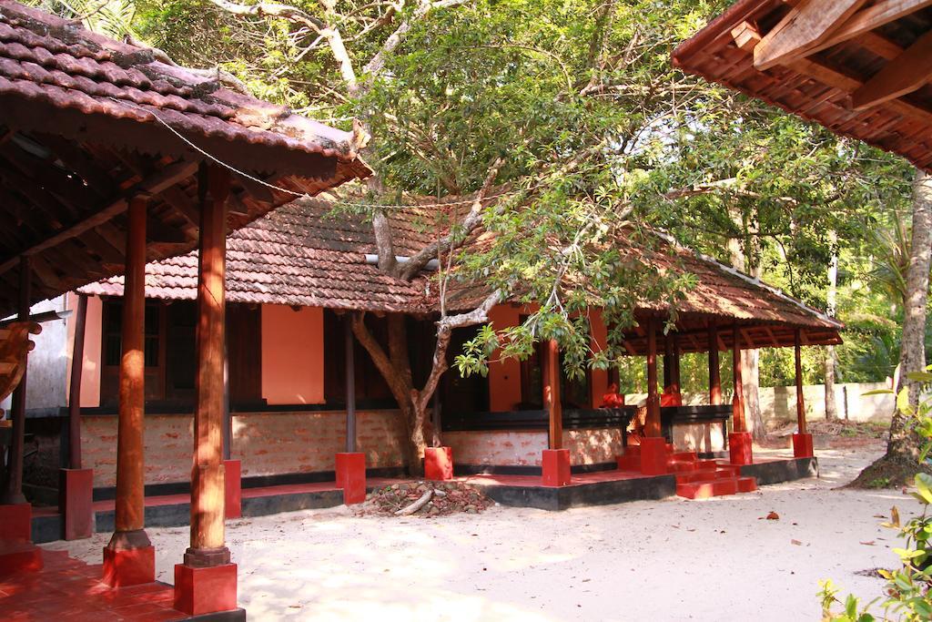 Arakkal Heritage Mararikulam Bagian luar foto