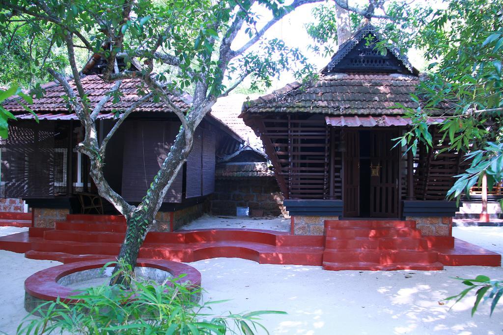 Arakkal Heritage Mararikulam Bagian luar foto